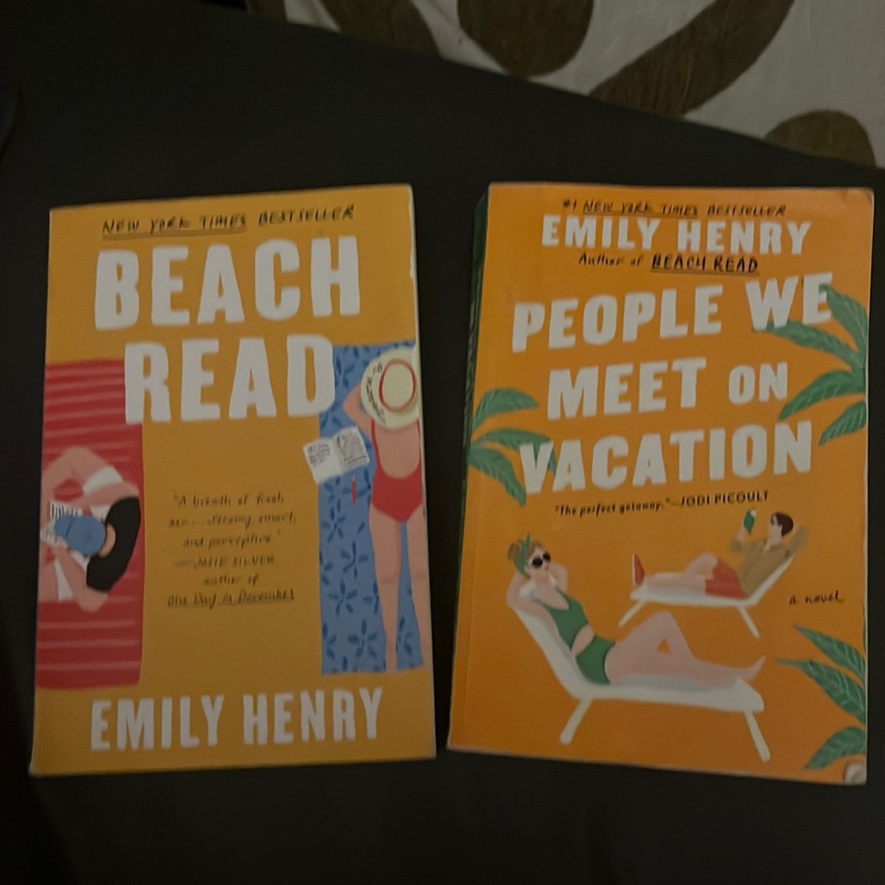 Emily Henry - Beach Read & People We Meet on Vacation Bundle